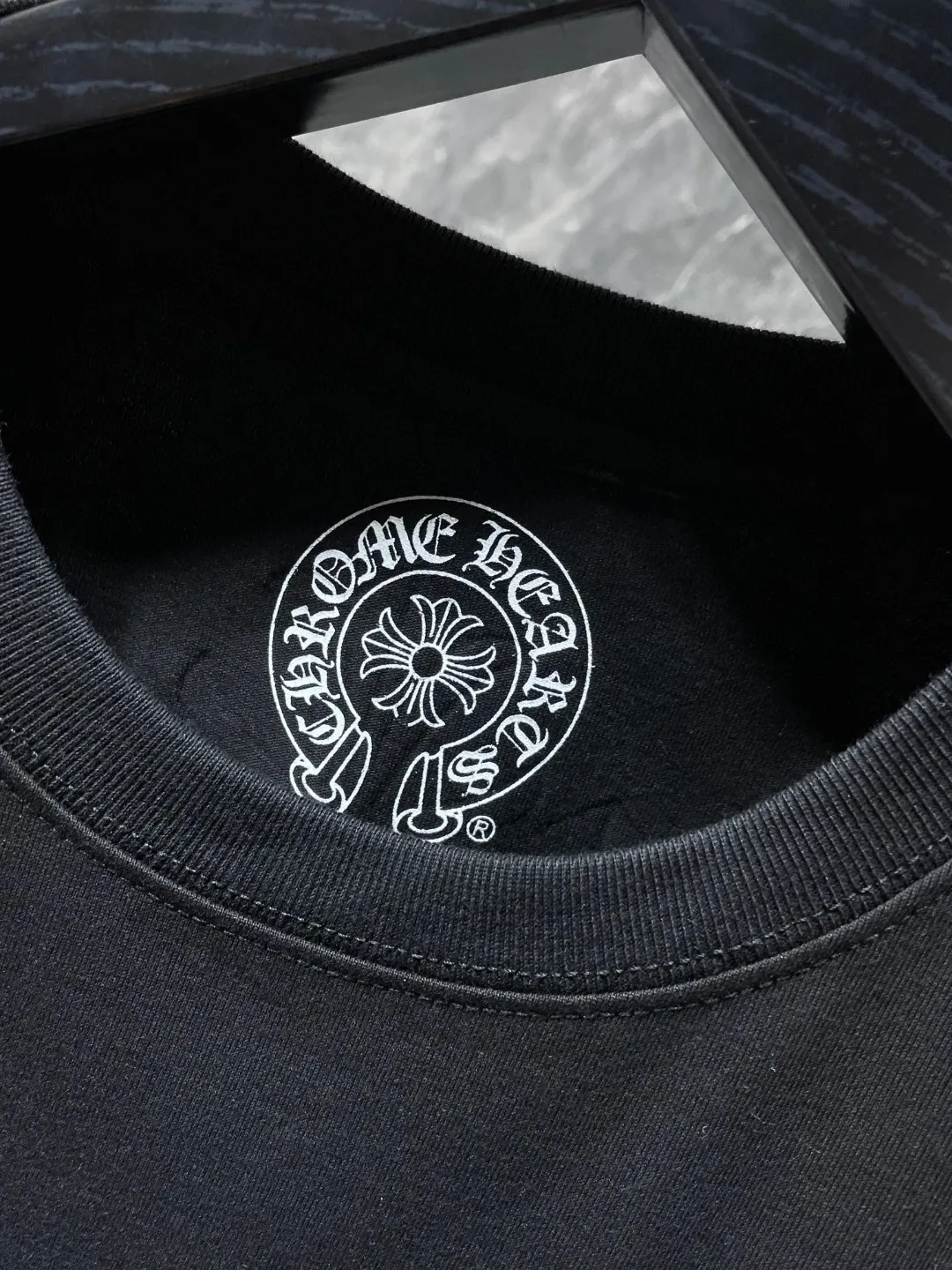 P140 ✨New arrival✨ Chrome Hearts 25ss High gram weight environmentally friendly high-quality top fabric 260g~270g Chrome classic phantom cross group red horseshoe short sleeves Imported environmentally friendly glue printing and dyeing Counter synchronization 1:1 replica version 🌈Recommended colors: black white pink 🌈 Size: S, M, L, XL